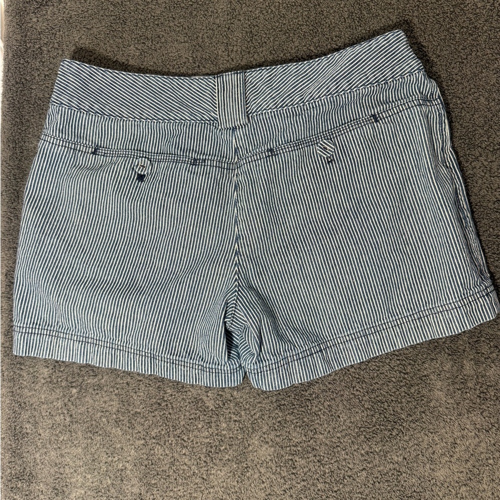 Classic‎ Striped Women's Shorts - Picture 2 of 5